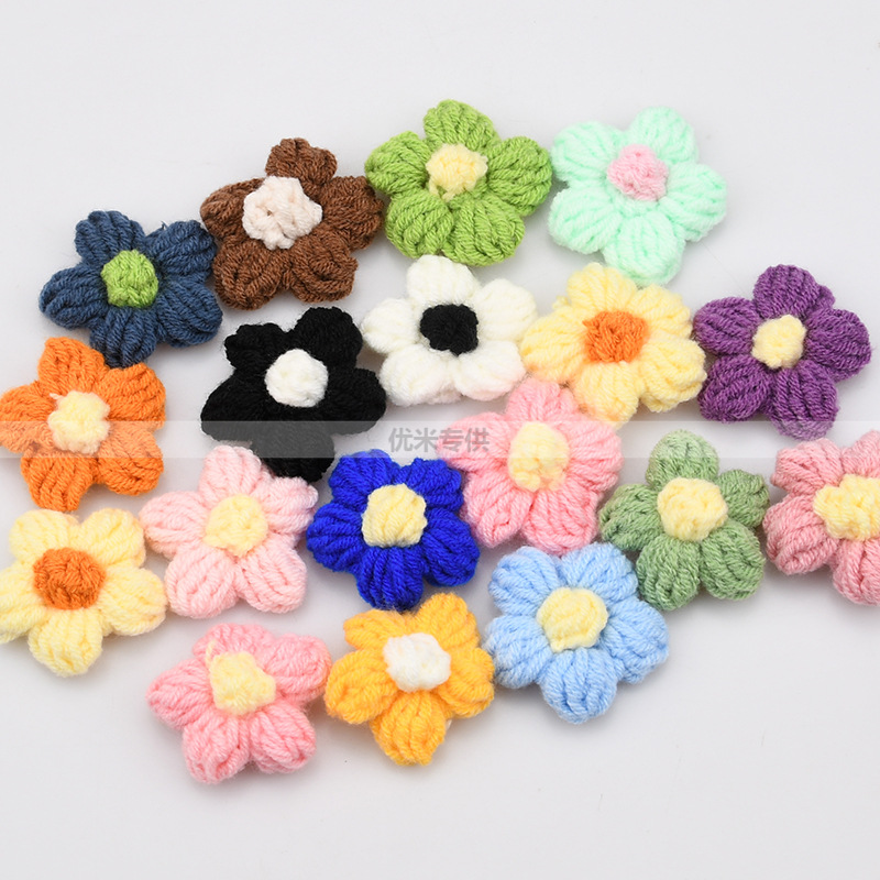 Craft Embellishment - 手作りのクロシェ五弁花アップリケ、ニットデイジー花柄パッチ、コットンヤーンDIYフラワー装飾、ヘアクリップ、服、バッグ、帽子のクラフトデコレーション用