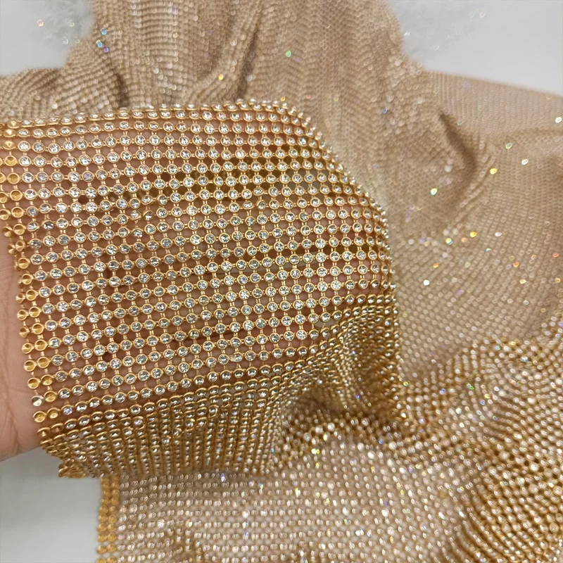 Crystal Mesh Fabric - 45 × 120 センチメートルキラキラゴールドベースラインストーンメタルメッシュチェーンメール生地 DIY 縫製コスプレドレスバッグ衣服ボディジュエリー