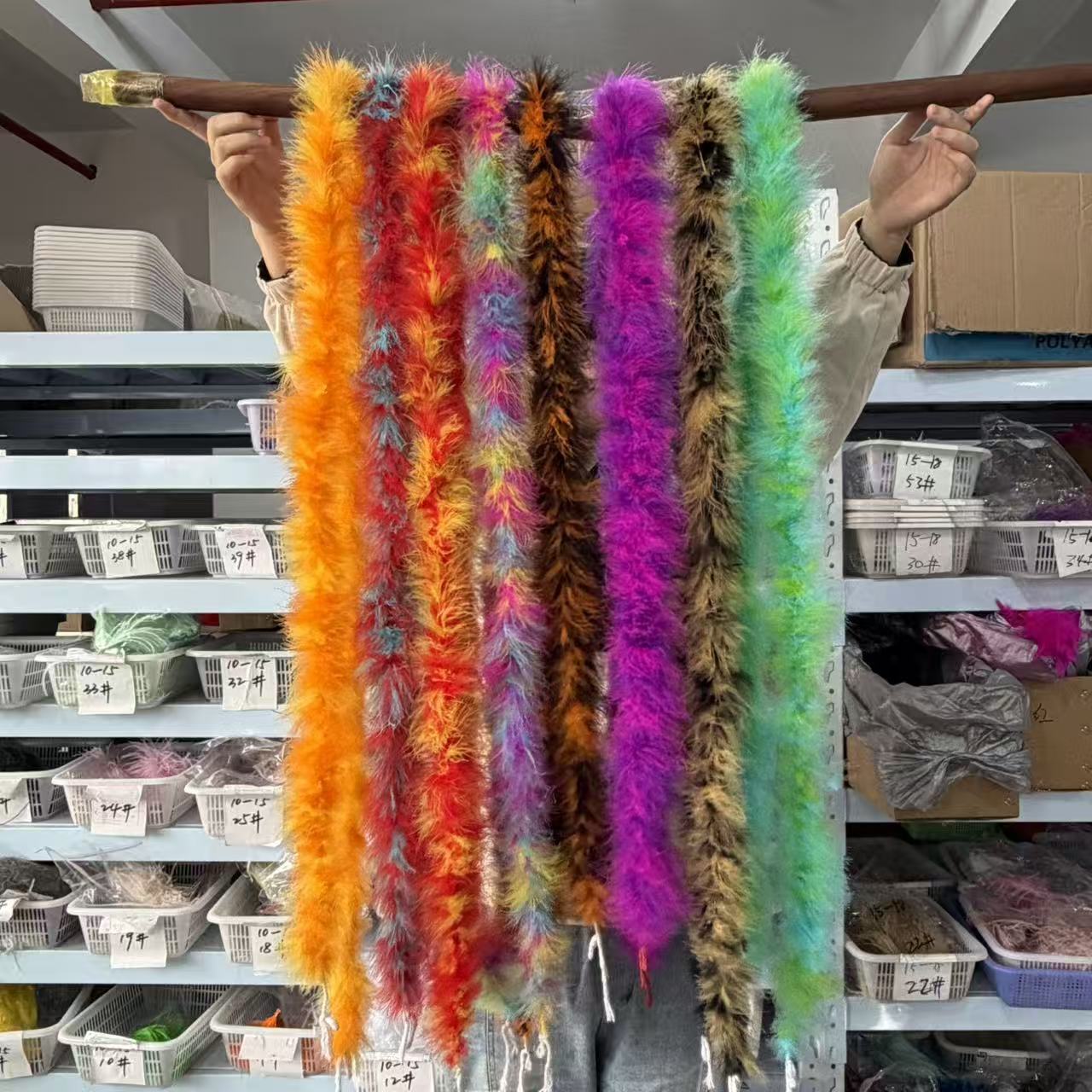 Feather Trim Marabou - 多色2メートルマラボーフェザーボア七面鳥の羽根リボンショール18-20g、ウェディングドレス/スカートの装飾、羽飾り、工芸品用