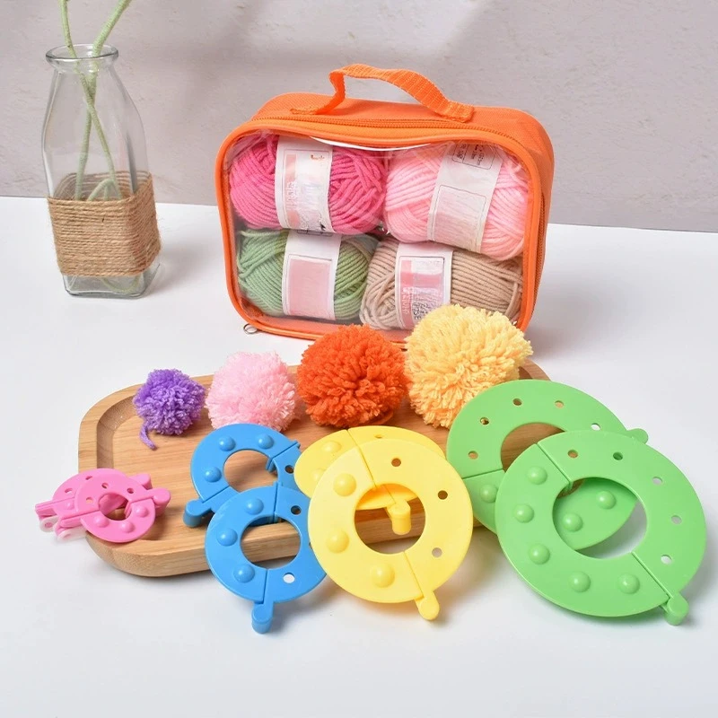 Pom Pom Maker Tool - 8 個 4 サイズ綿毛ボールウィーバーポンポンメーカー編み機キット子供ウールボールウィーバーウールボールおもちゃ DIY ウールボールツールセット