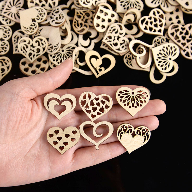 50/100 個中空ハートパターン小さな天然木製スライススク - Embellishments For Scrapbooking のレビューと価格