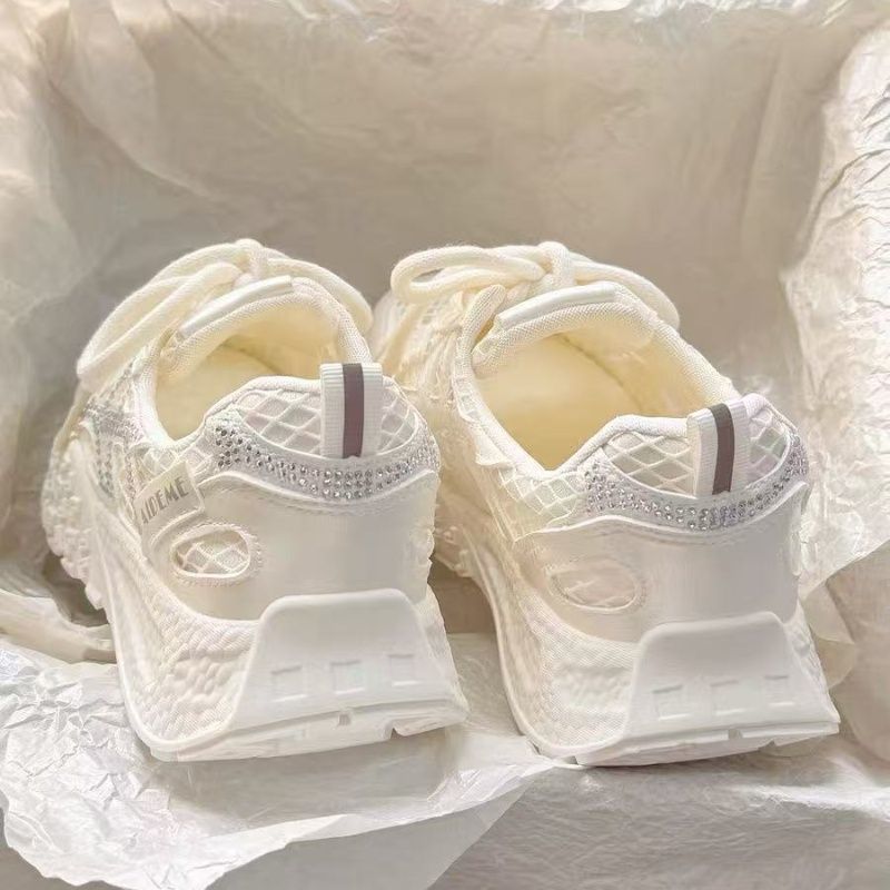 夏の女性用キラキラクリスタルメッシュ通気性スニーカー2026 - Crystal Mesh Fabric のレビューと価格
