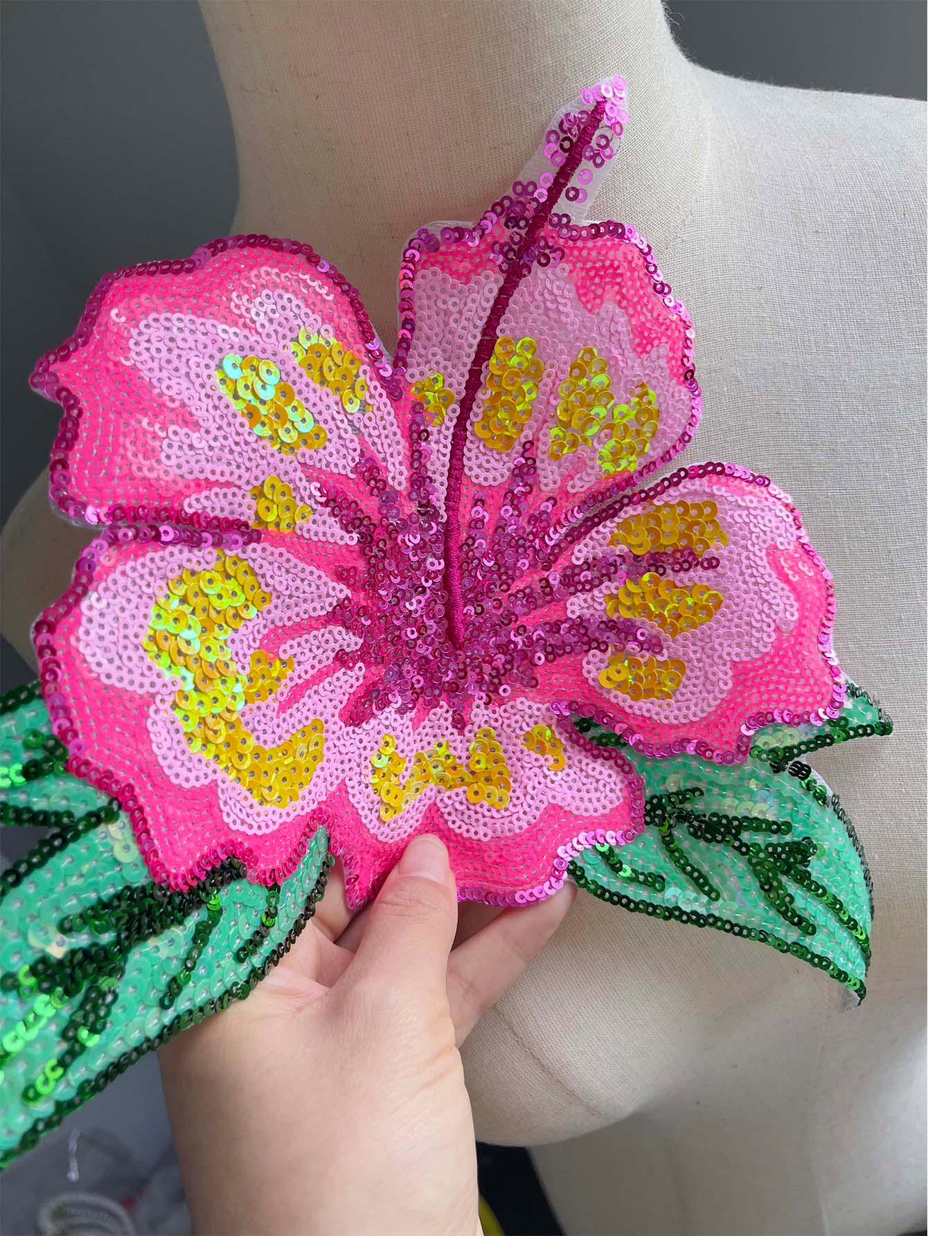1 ピース 26 センチメートルシャイニングピンクスパンコー - Applique Patch Flower のレビューと価格