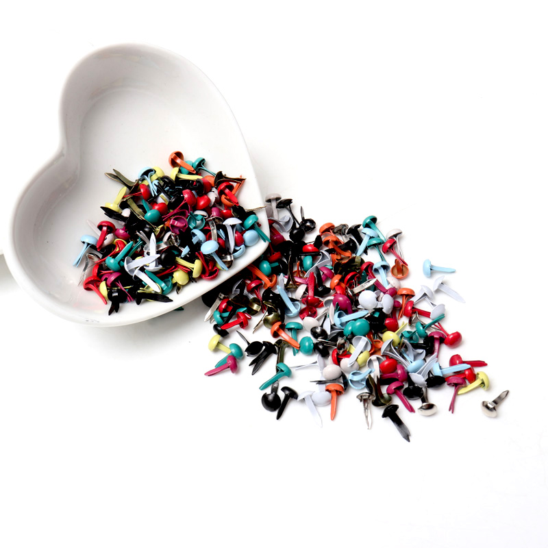100個入り マルチカラー ラウンドメタルスタッズ ブラッド - Embellishments For Scrapbooking のレビューと価格