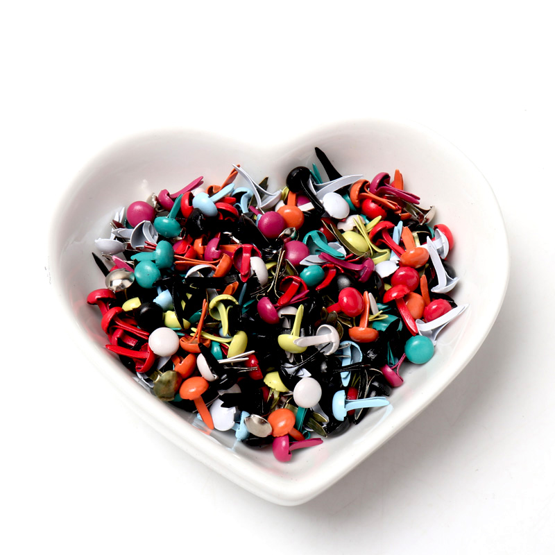 100個入り マルチカラー ラウンドメタルスタッズ ブラッド - Embellishments For Scrapbooking のレビューと価格